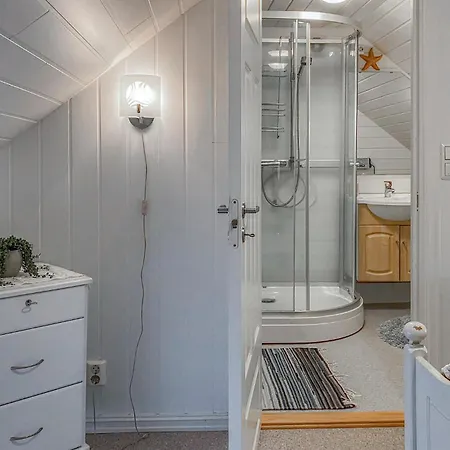 Сasa de vacaciones Awesome Home In Lauvstad With Wifi *