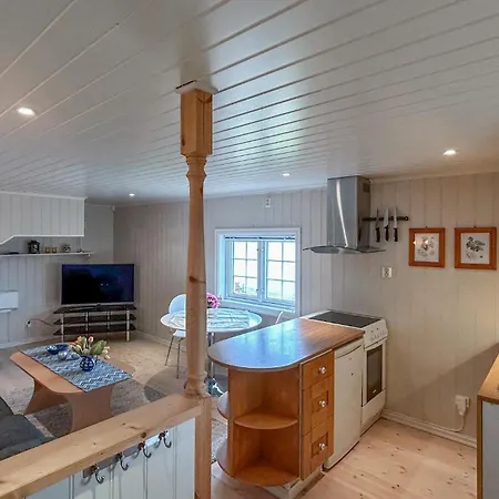 Сasa de vacaciones Awesome Home In Lauvstad With Wifi
