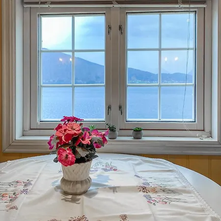 Сasa de vacaciones Awesome Home In Lauvstad With Wifi *