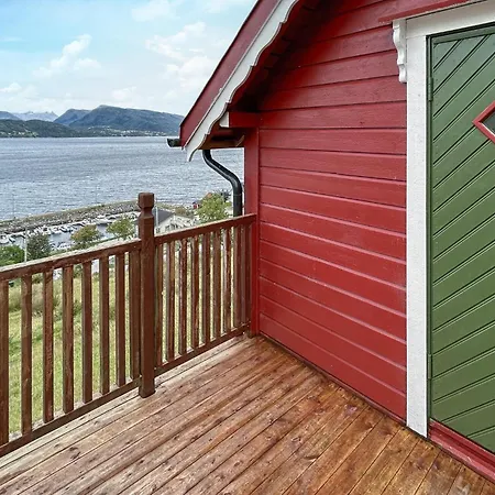 Сasa de vacaciones Awesome Home In Lauvstad With Wifi Lauvstad